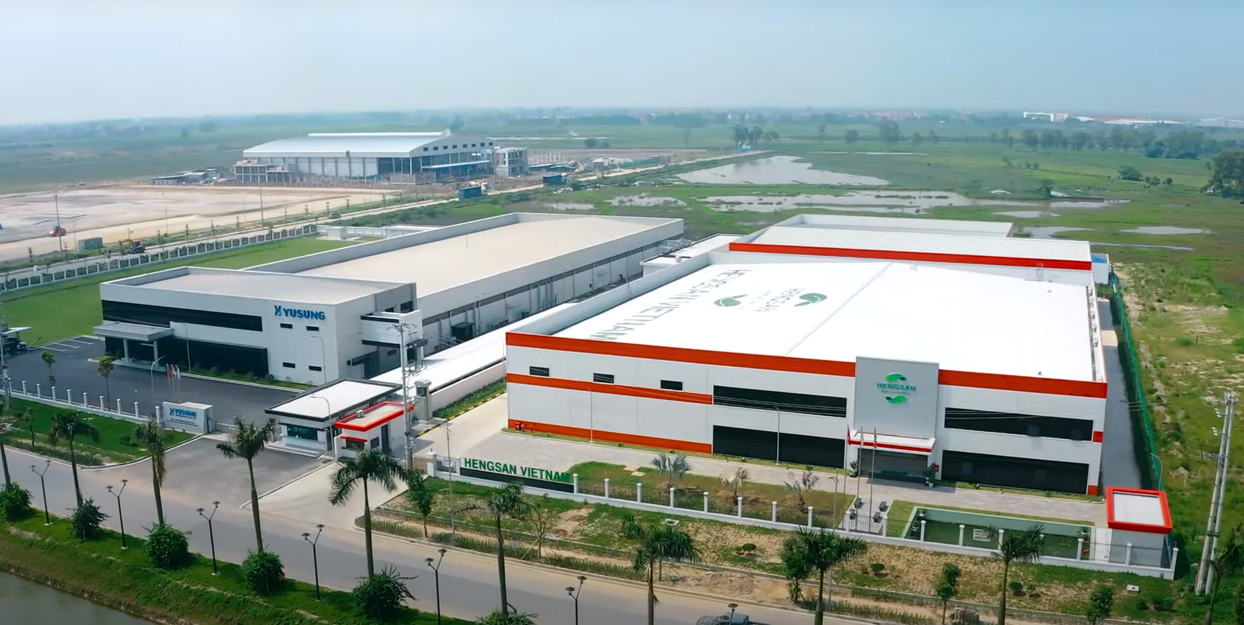 Hình ảnh nhà máy sản xuất trong khu công nghiệp 100