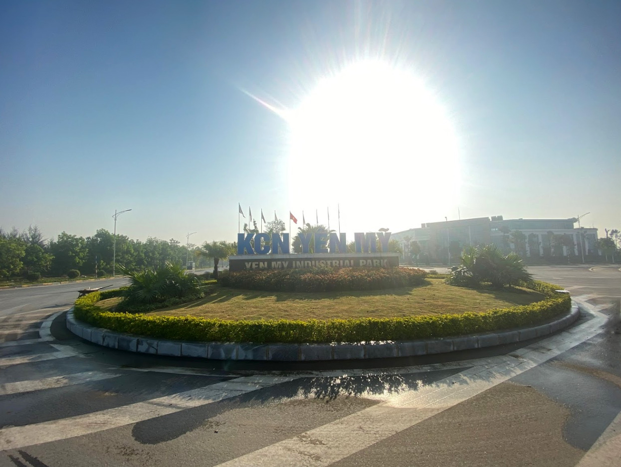 Khu vực điều hành Khu công nghiệp 100