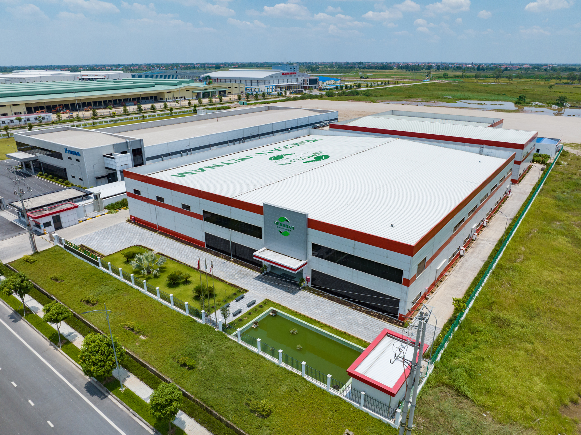 Hình ảnh nhà máy sản xuất trong khu công nghiệp 98