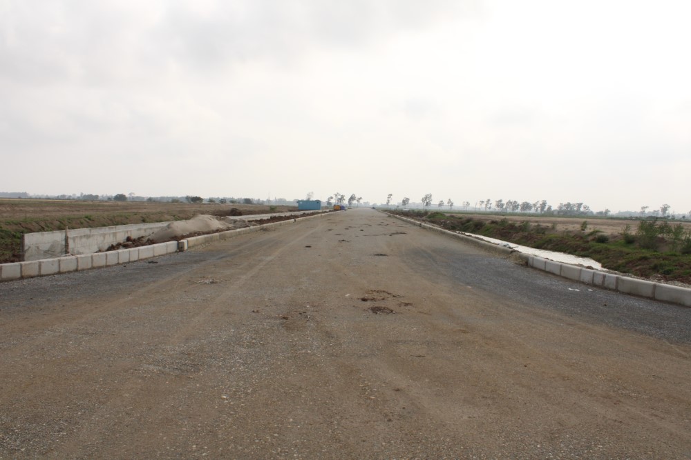 hien-truong-san-lap-mat-bang-custom