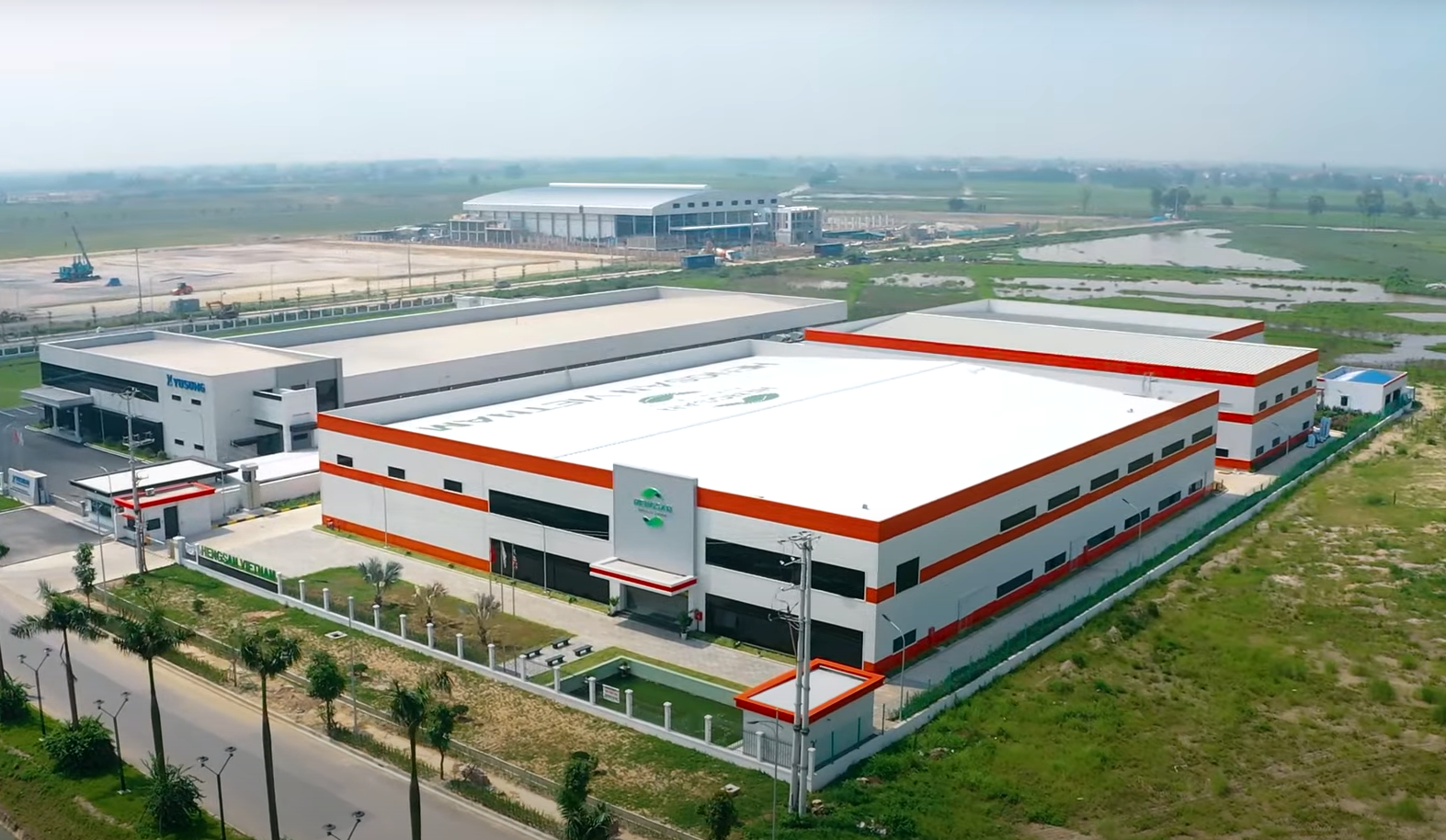 Hình ảnh nhà máy sản xuất trong khu công nghiệp